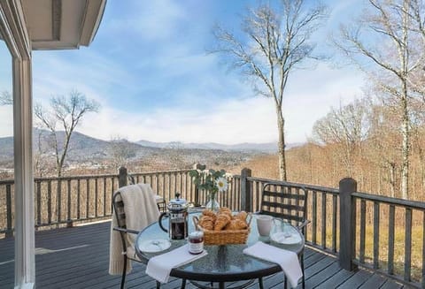 10 Min TO DT Asheville, Apartment Incl House in Asheville