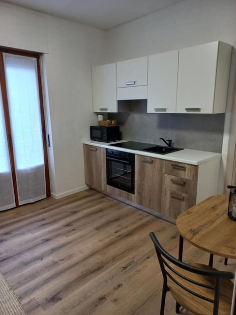 Kitchen or kitchenette, Dining area, minibar, pet friendly, stove
