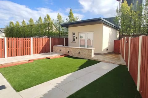 Private Ensuite Room with Kitchenette Apartment in Dublin