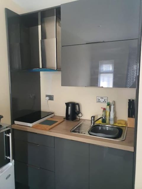 Private Ensuite Room with Kitchenette Apartment in Dublin