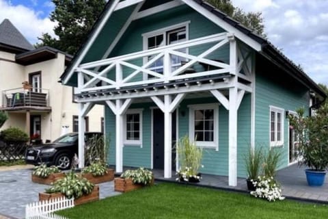 Property building, Day, Garden, Garden view