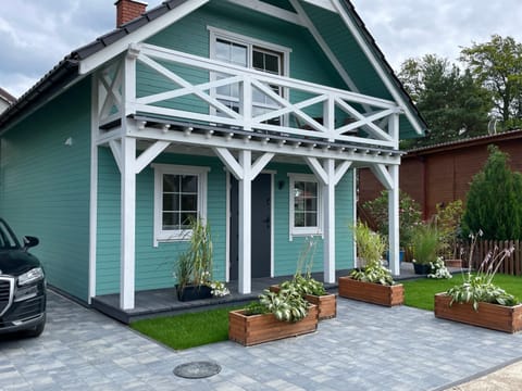 Property building, Day, Garden, Garden view