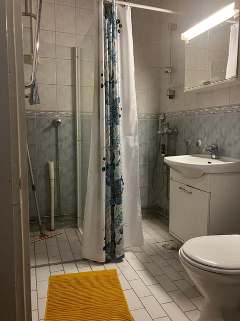 Shower, Bathroom, towels