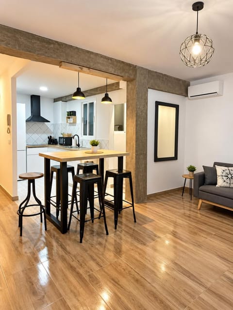 Dining area, kitchen, air conditioner