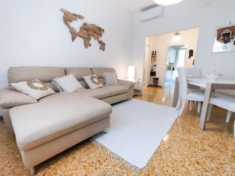 Living room, Dining area, air conditioner