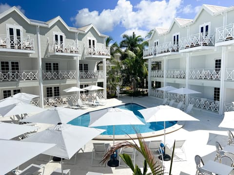 Property building, Day, Pool view, Swimming pool, sunbed