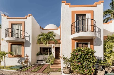 Property building, Day, Garden, Garden view