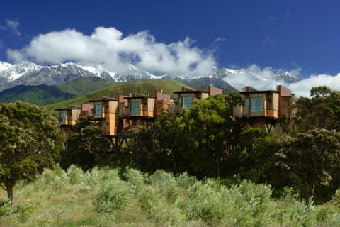 Property building, Natural landscape, Mountain view, Area and facilities