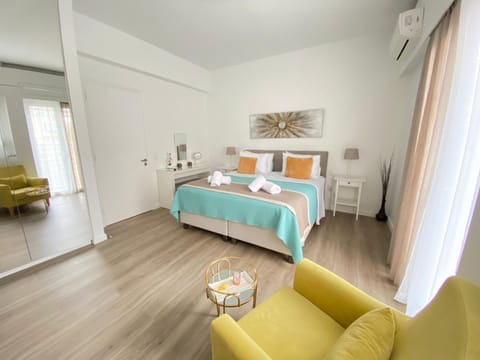 Bed, Balcony/Terrace, Seating area, Bedroom, towels, wardrobe, air conditioner