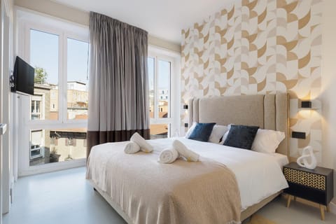 Bed, TV and multimedia, Photo of the whole room, Bedroom, towels