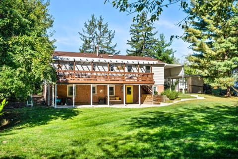 Property building, Spring, Day, Natural landscape, Garden, Garden view