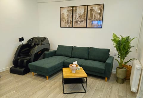 Massage, Living room, Seating area