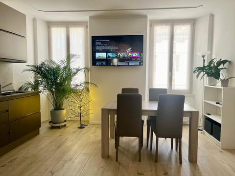 TV and multimedia, Kitchen or kitchenette, Living room, Evening entertainment