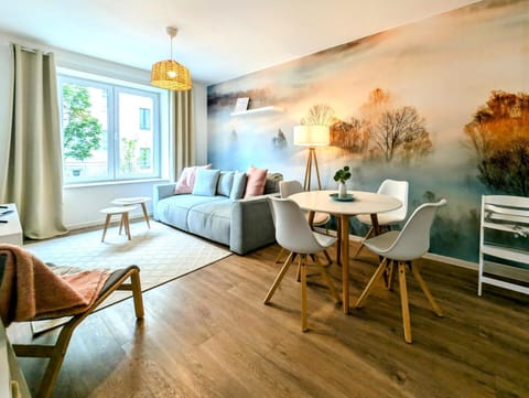 Bed, Living room, Photo of the whole room, Seating area, Dining area, Bedroom