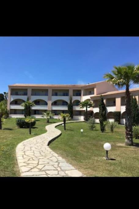 Appartement dans résidence Apartment in Linguizzetta