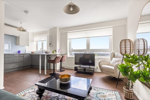 Kitchen or kitchenette, Living room