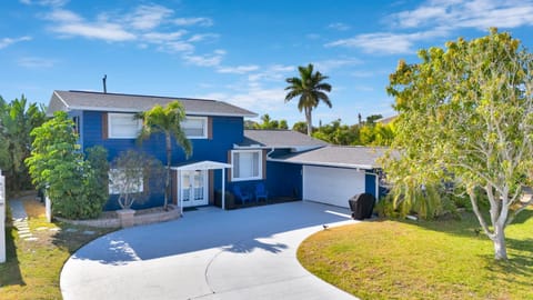 Property building, Facade/entrance, Day, Bird's eye view, BBQ facilities, Garden, View (from property/room), Garden view, Area and facilities, Parking