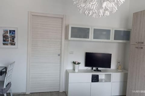 TV and multimedia, hair dresser