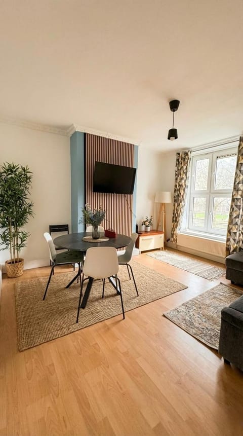 Living room, Photo of the whole room, Seating area, Dining area