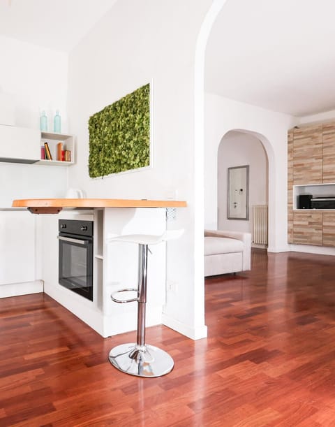 Kitchen or kitchenette, Dining area, oven, stove