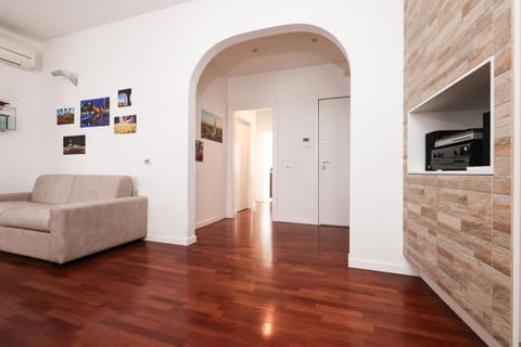 Living room, Seating area, air conditioner