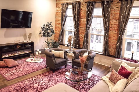 Living room, City view, City view, Street view, Street view, fireplace