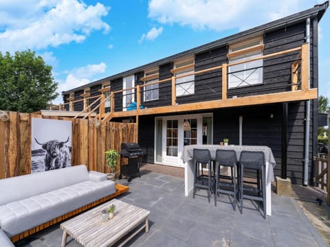 Property building, Balcony/Terrace, Swimming pool