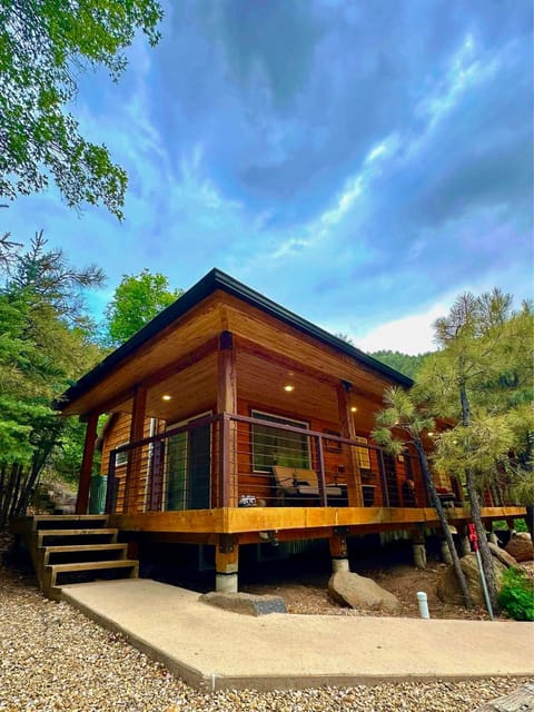 The Hideaway Concealed Cabin East Zion & Bryce Cabin in Glendale