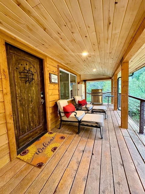 The Hideaway Concealed Cabin East Zion & Bryce Cabin in Glendale