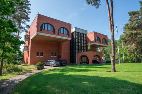 Property building, Day