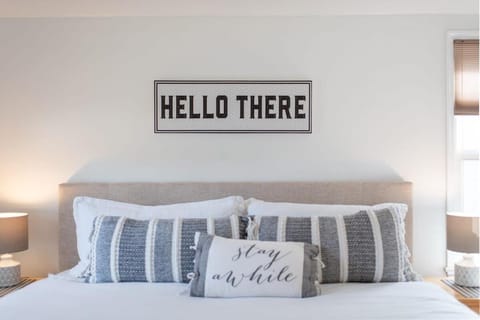 Stylish & Bright 4BR - Close To Whitworth House in Spokane