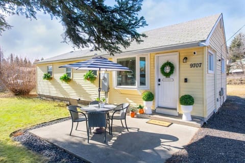 Light Bright Stylish PRIVATE Home - Whitworth House in Spokane