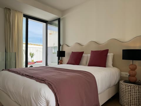 Bed, View (from property/room), Photo of the whole room, Bedroom