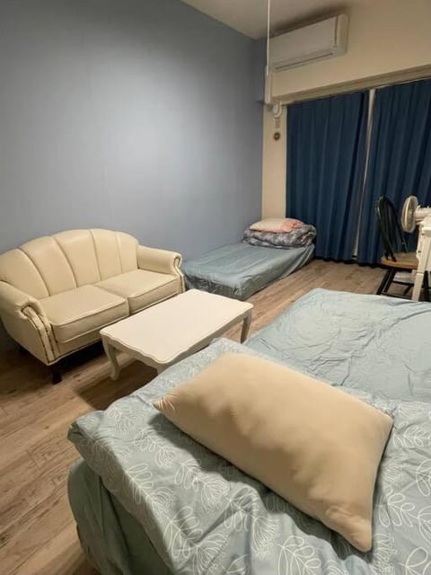 Bed, Living room