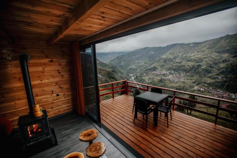Natural landscape, BBQ facilities, Balcony/Terrace, Living room, Food and drinks, Dining area