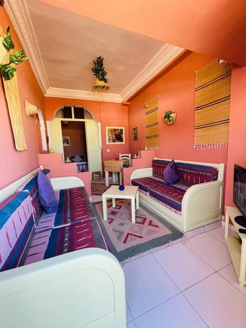 Living room, Decorative detail, Seating area