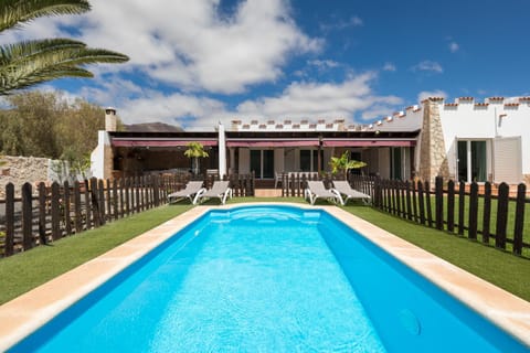Property building, Garden, Balcony/Terrace, Garden view, Pool view, Swimming pool