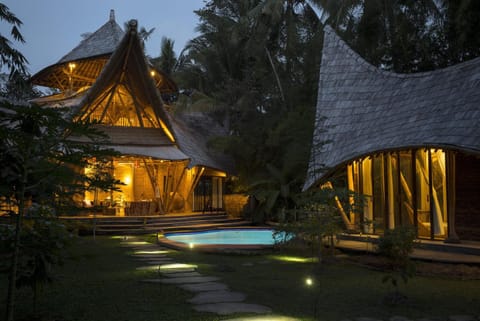 Property building, Garden, Guests, Swimming pool