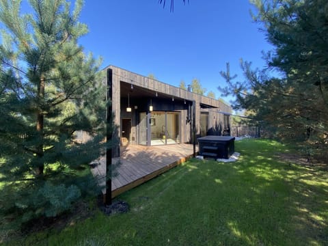 Property building, Garden, Balcony/Terrace