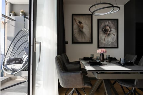 Ballerina-Luxury & Modern, Sea View, Private Garage Parking, Eeasy Access to Beach & Old Town Apartment in Split