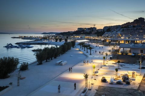 Ballerina-Luxury & Modern, Sea View, Private Garage Parking, Eeasy Access to Beach & Old Town Apartment in Split