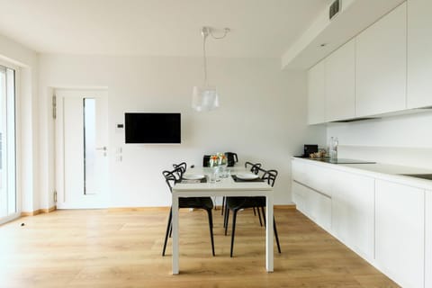 TV and multimedia, Kitchen or kitchenette, Dining area
