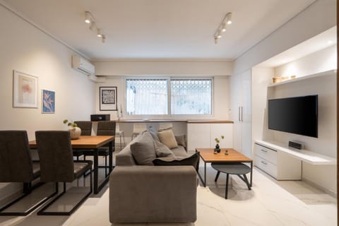 TV and multimedia, Living room, Seating area, Dining area, air conditioner