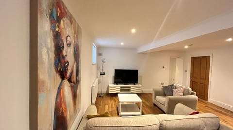 No1 - The Marilyn, Executive Flat Town Centre Apartment in Banbury