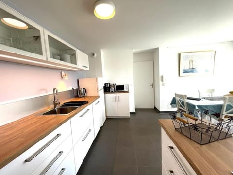 Kitchen or kitchenette, dishwasher, pet friendly, stove, toaster