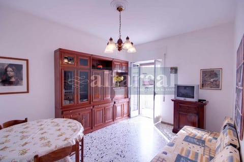 TV and multimedia, Living room, Seating area, Evening entertainment