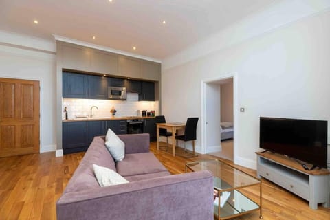 No4 The Warwick Apartment House in Banbury