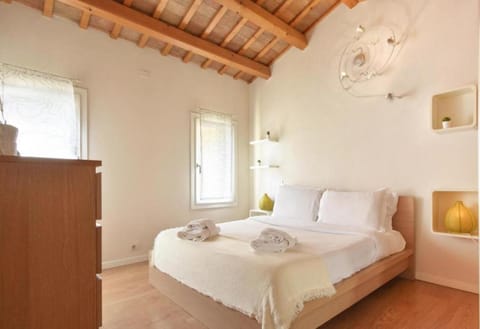 Bed, Bedroom, towels, wardrobe