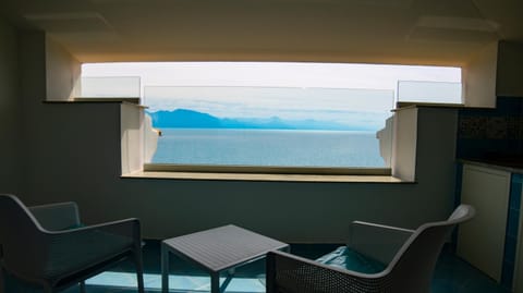 Natural landscape, Balcony/Terrace, Living room, Seating area