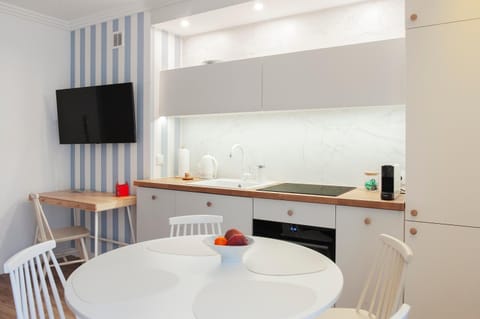 TV and multimedia, Kitchen or kitchenette, Dining area